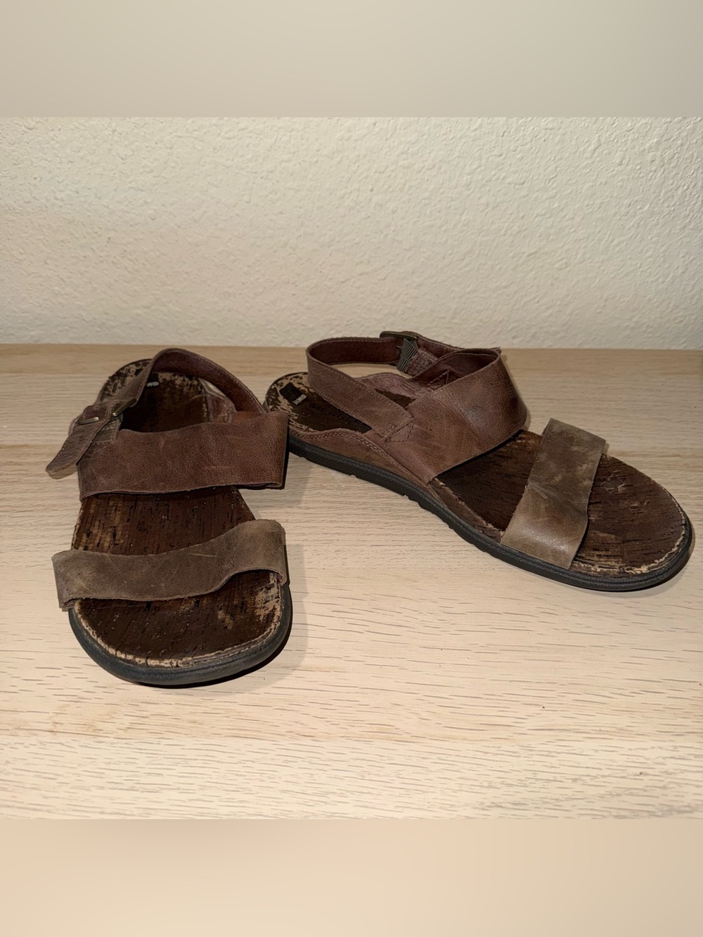 Merrell Women’s Brown Leather Sandals Size 10 Cork Footbed Casual Comfort Shoes